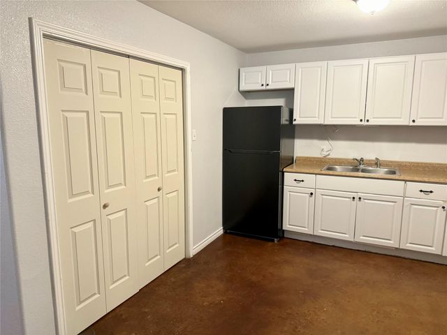 709 San Saba ST A, Lockhart, TX 78644