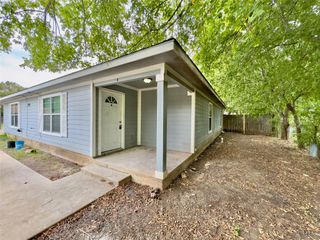 709 San Saba ST A, Lockhart, TX 78644
