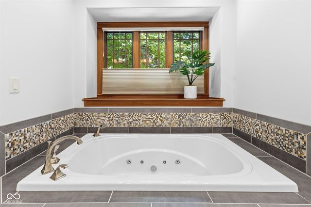 14950 Geist Ridge Drive, Fishers, IN 46040