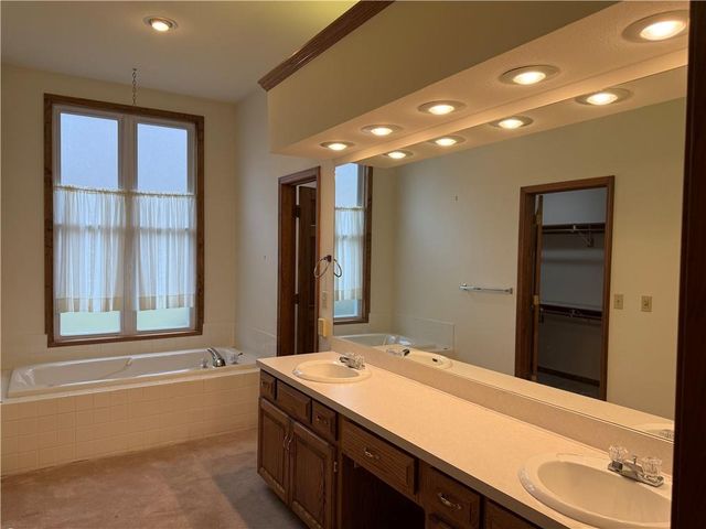 1908 Canterbury Street, Leavenworth, KS 66048