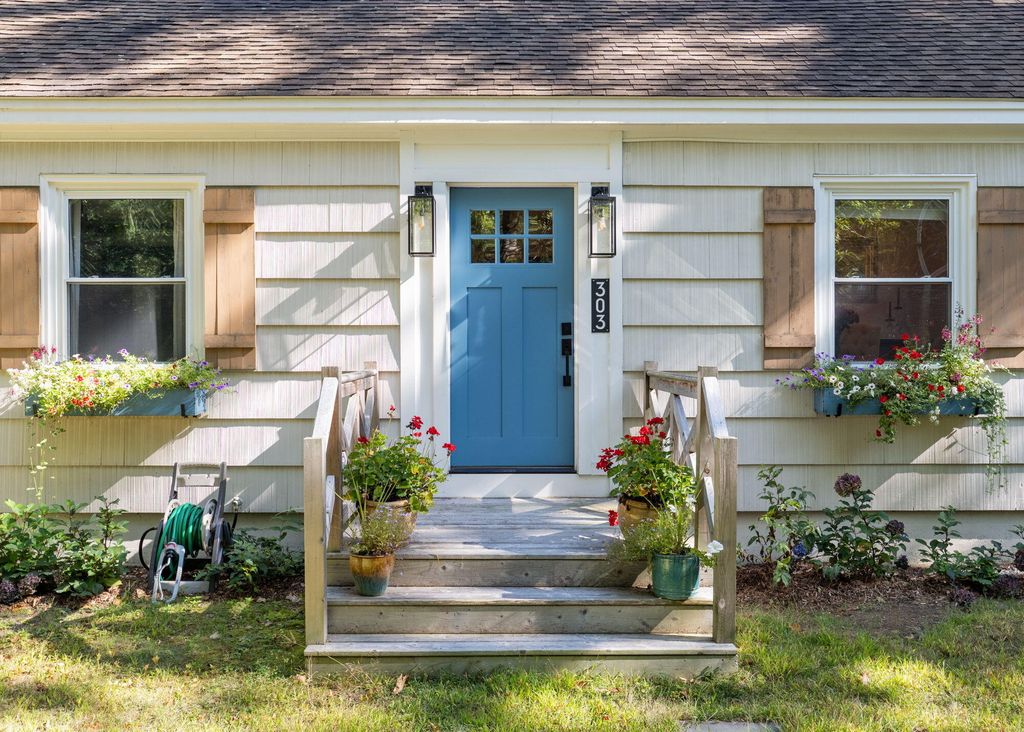 303 Middle Road, Falmouth, ME 04105 — exterior