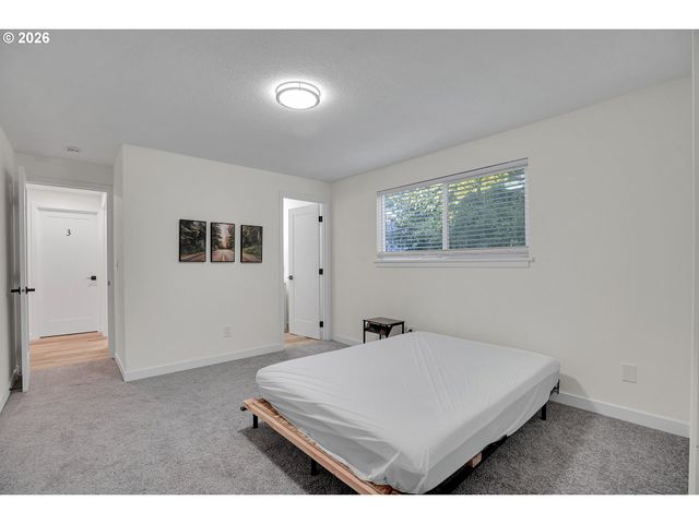 680 Sw WILLOW CREEK Dr, Beaverton, OR 97003