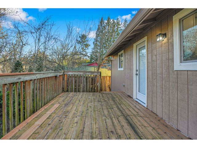 680 Sw WILLOW CREEK Dr, Beaverton, OR 97003