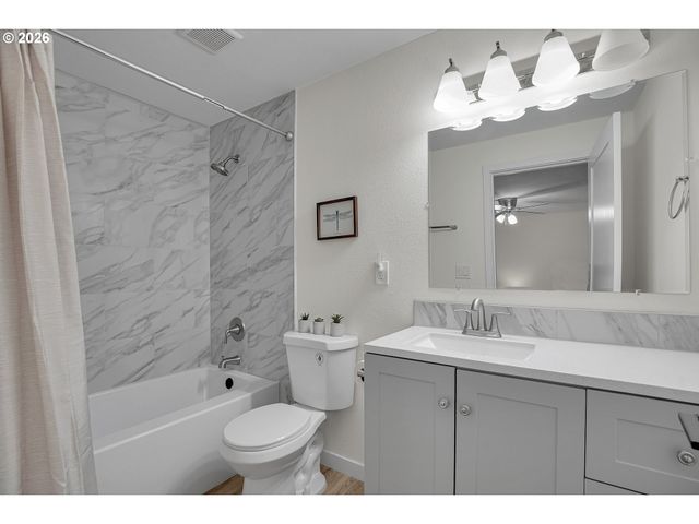 680 Sw WILLOW CREEK Dr, Beaverton, OR 97003