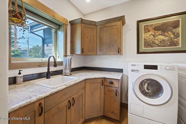 145 E HANLEY AVE, Dalton Gardens, ID 83815
