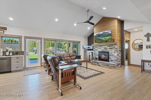 145 E HANLEY AVE, Dalton Gardens, ID 83815