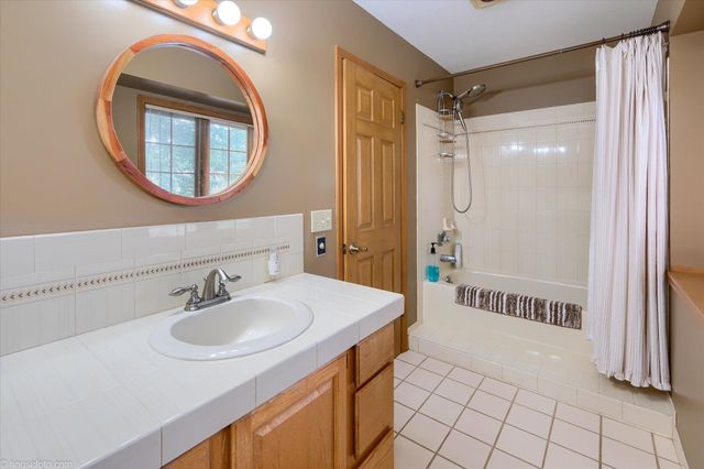 11523 Kings Coach Road, Grand Blanc, MI 48439