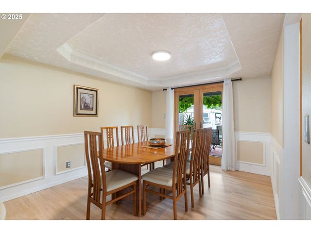 9358 Sw CLARIDGE Dr, Portland, OR 97223