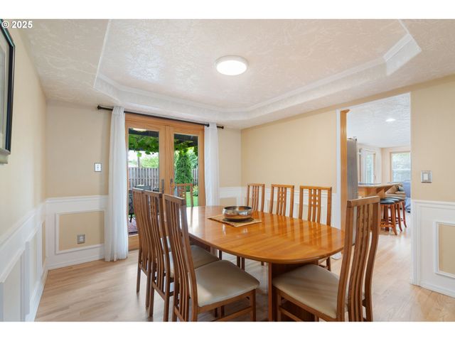 9358 Sw CLARIDGE Dr, Portland, OR 97223