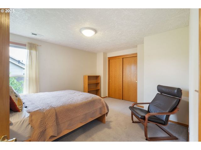 9358 Sw CLARIDGE Dr, Portland, OR 97223