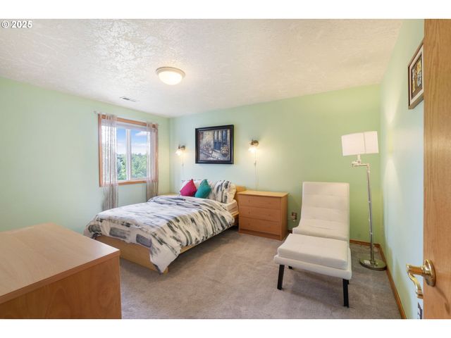 9358 Sw CLARIDGE Dr, Portland, OR 97223