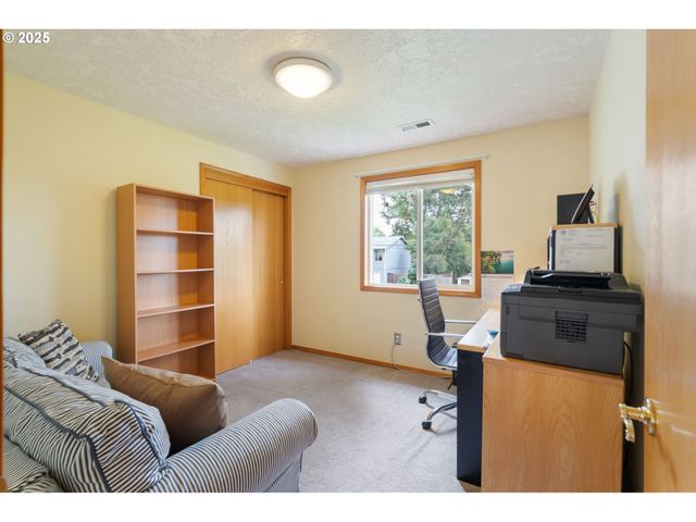 9358 Sw CLARIDGE Dr, Portland, OR 97223