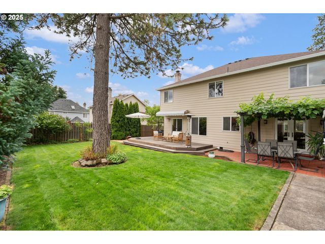 9358 Sw CLARIDGE Dr, Portland, OR 97223