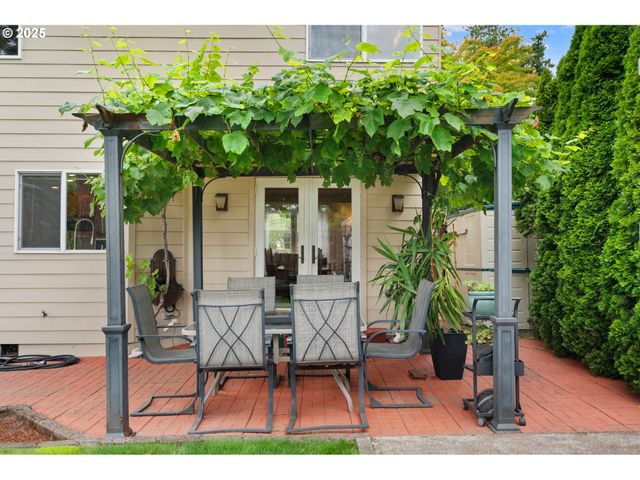 9358 Sw CLARIDGE Dr, Portland, OR 97223