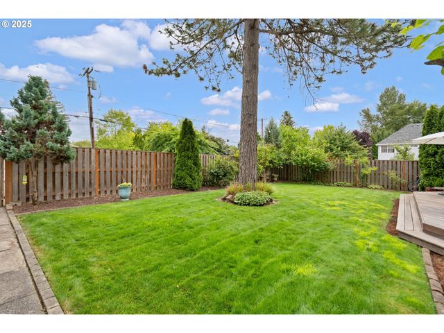 9358 Sw CLARIDGE Dr, Portland, OR 97223