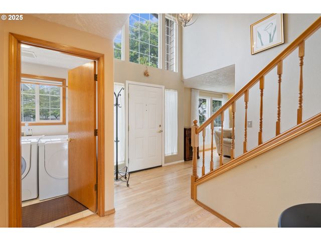 9358 Sw CLARIDGE Dr, Portland, OR 97223