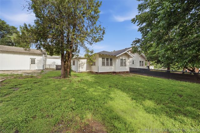 1420 E 8th Street, Okmulgee, OK 74447