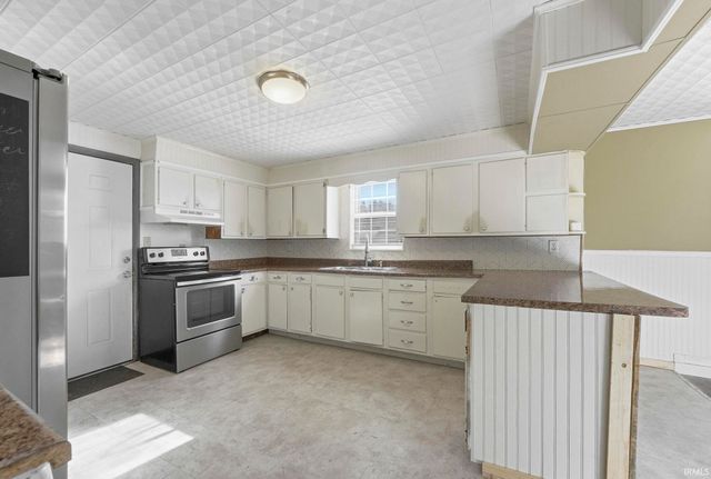 725 S Main Street, Kendallville, IN 46755