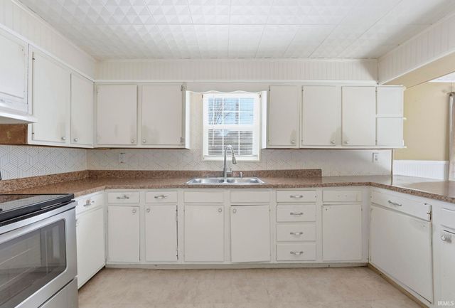 725 S Main Street, Kendallville, IN 46755