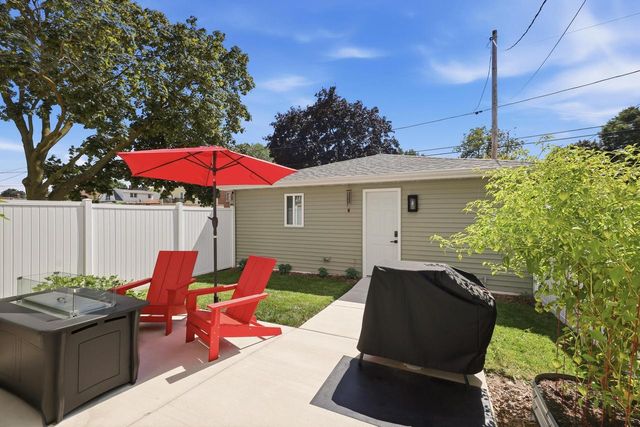 3677 E Carpenter AVENUE, Cudahy, WI 53110