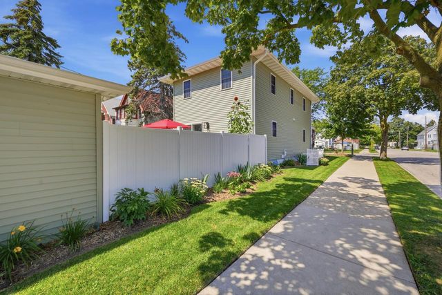 3677 E Carpenter AVENUE, Cudahy, WI 53110