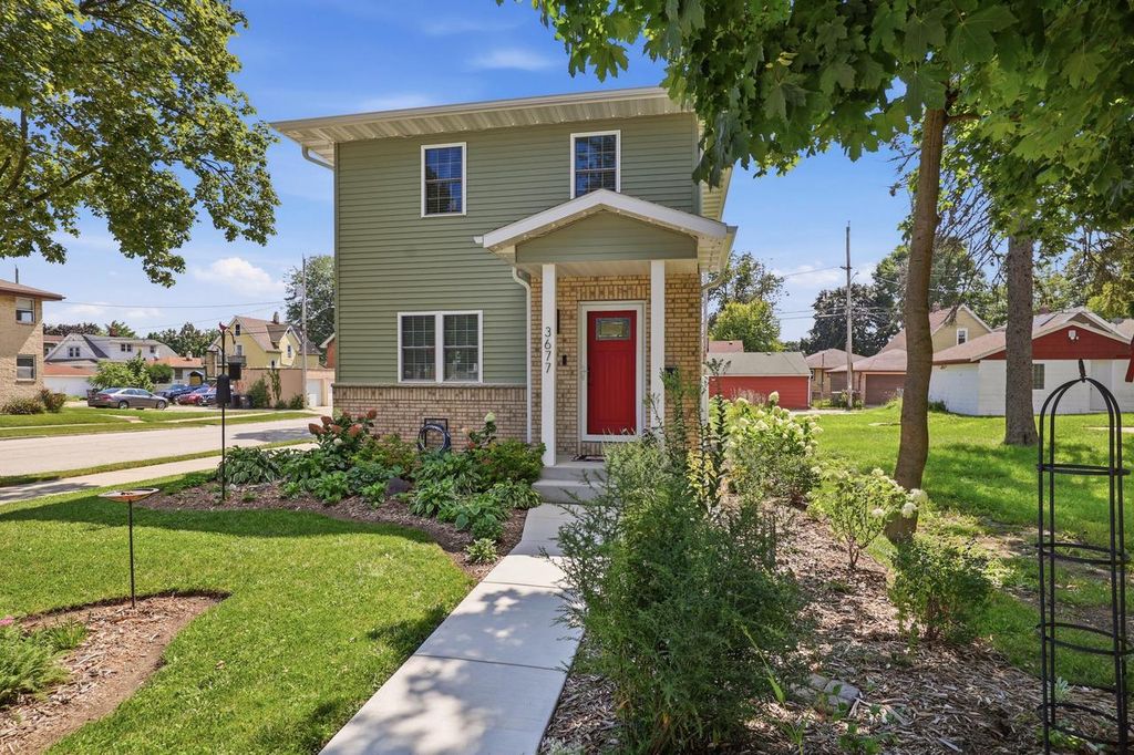 3677 E Carpenter AVENUE, Cudahy, WI 53110