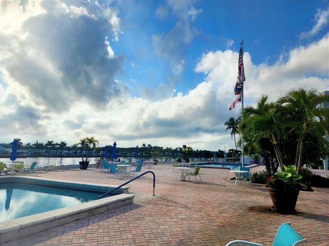 2008 S Federal Highway, Boynton Beach, FL 33435