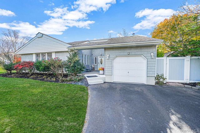 4 Malcolm Street, Bellport, NY 11713