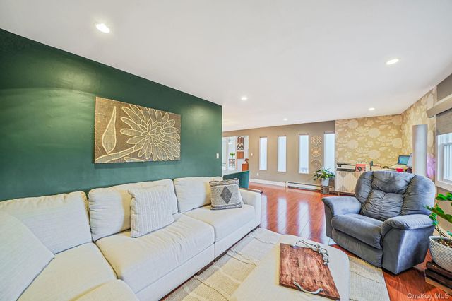 4 Malcolm Street, Bellport, NY 11713