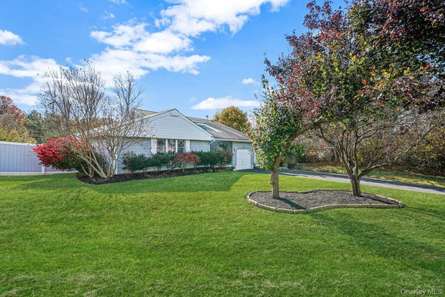 4 Malcolm Street, Bellport, NY 11713