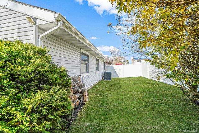 4 Malcolm Street, Bellport, NY 11713