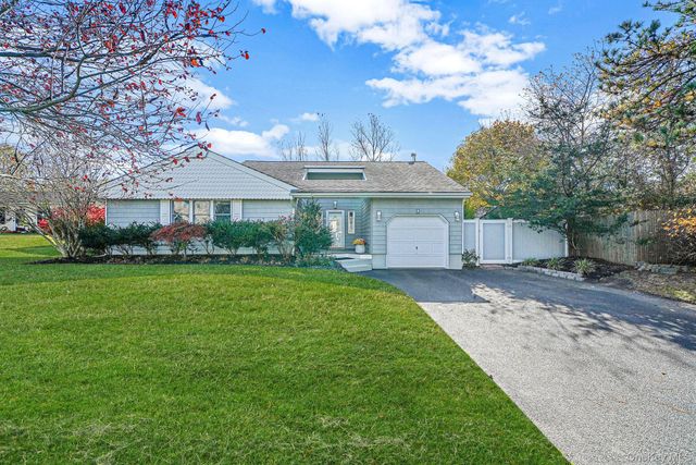 4 Malcolm Street, Bellport, NY 11713