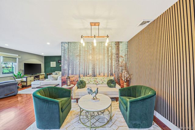 4 Malcolm Street, Bellport, NY 11713