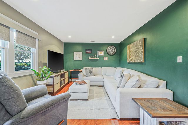 4 Malcolm Street, Bellport, NY 11713