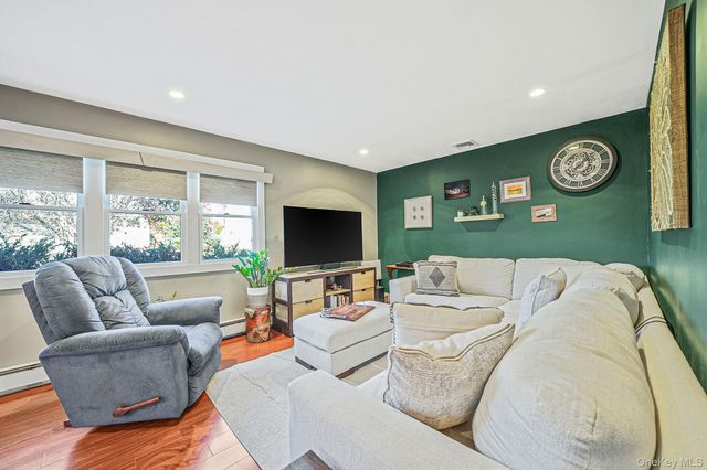 4 Malcolm Street, Bellport, NY 11713