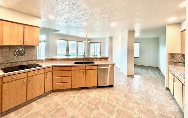 6975 J&S Circle, Nampa, ID 83686