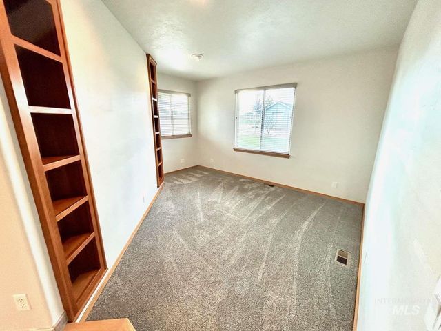 6975 J&S Circle, Nampa, ID 83686