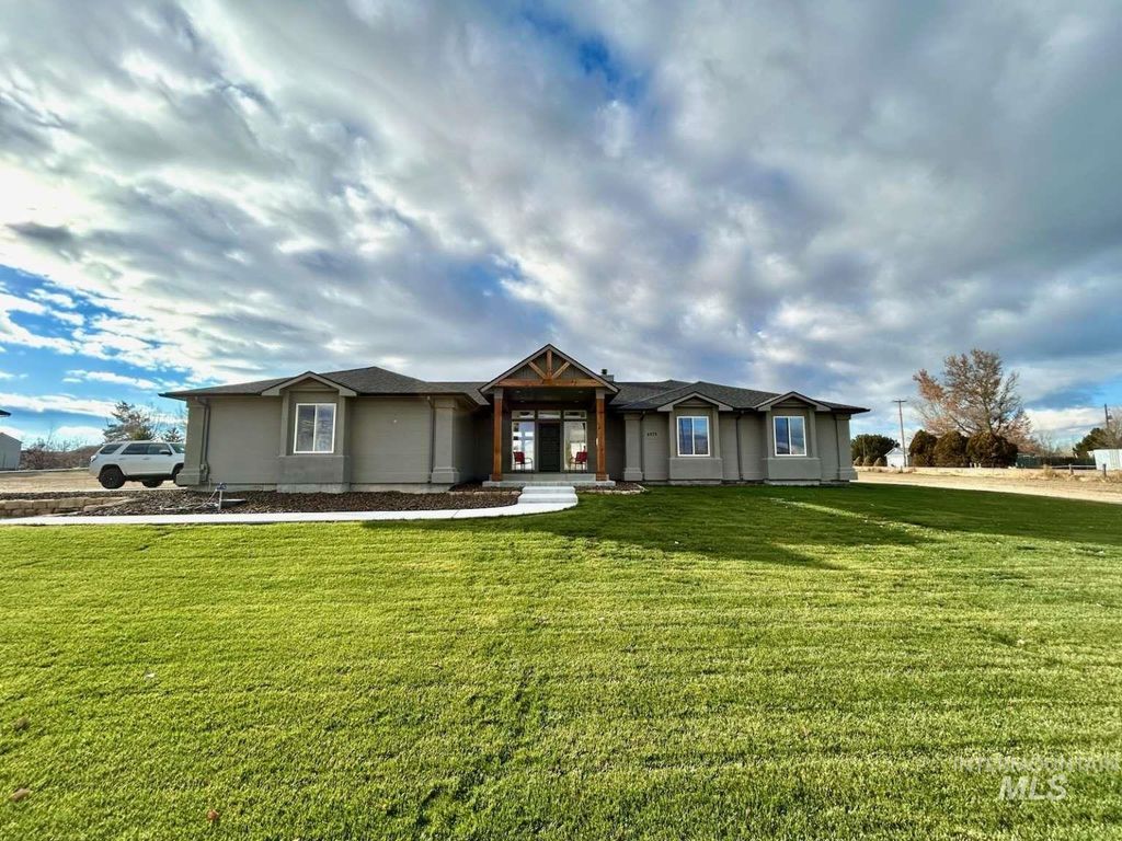 6975 J&S Circle, Nampa, ID 83686