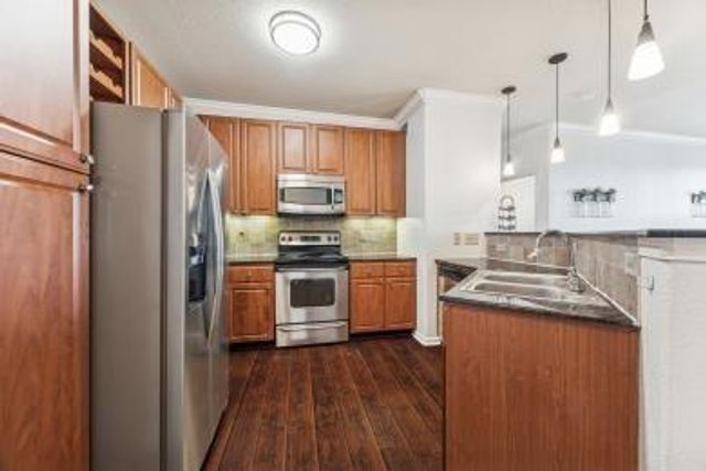 1711 Old Spanish Trail 313, Houston, TX 77054