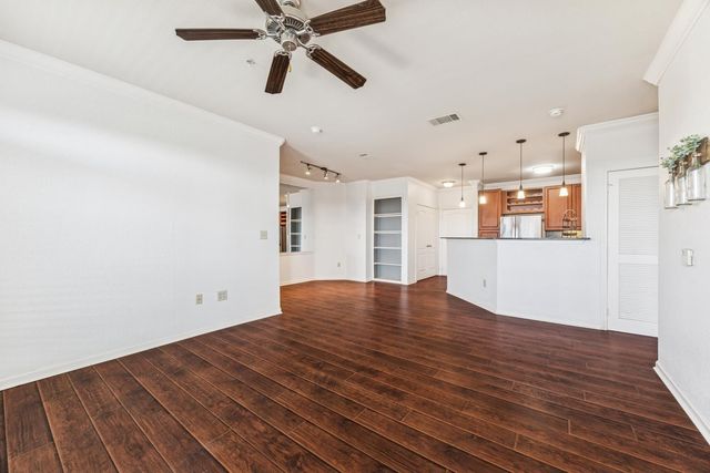 1711 Old Spanish Trail 313, Houston, TX 77054