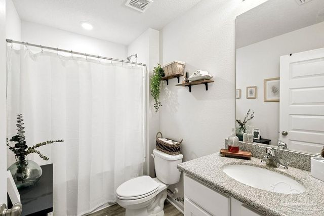 8674 Pathstone Blvd, Pensacola, FL 32526