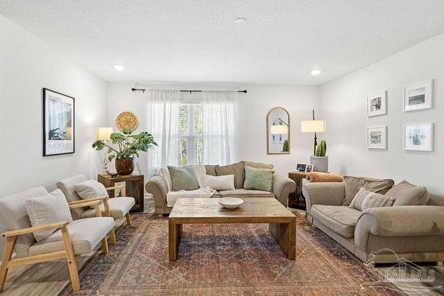 8674 Pathstone Blvd, Pensacola, FL 32526