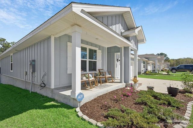 8674 Pathstone Blvd, Pensacola, FL 32526