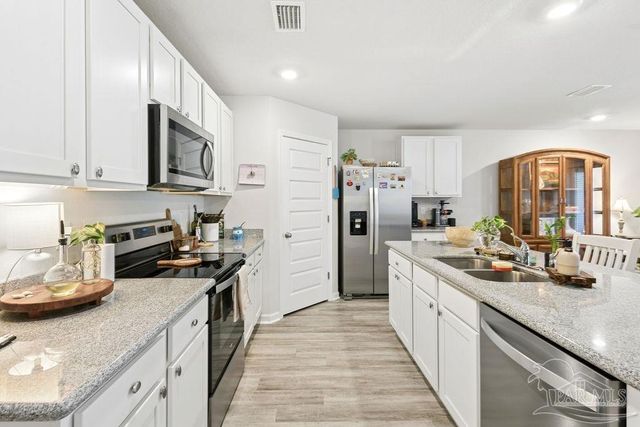 8674 Pathstone Blvd, Pensacola, FL 32526