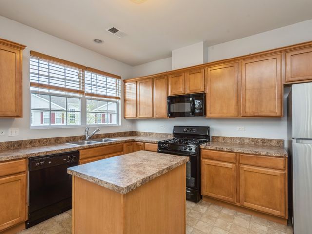 2243 Concord Drive 30-B, Mchenry, IL 60050