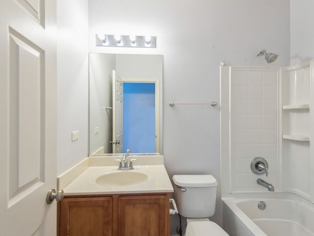 2243 Concord Drive 30-B, Mchenry, IL 60050