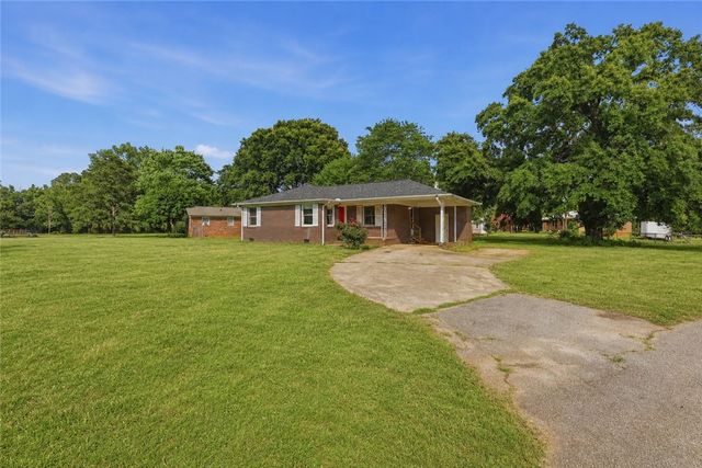 700 Woodmont Circle, Anderson, SC 29624