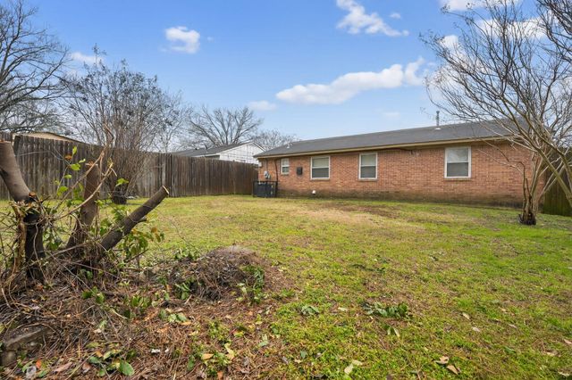 748 WESTERN PARK DR, Memphis, TN 38109