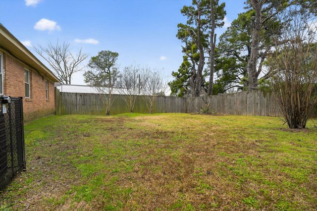 748 WESTERN PARK DR, Memphis, TN 38109