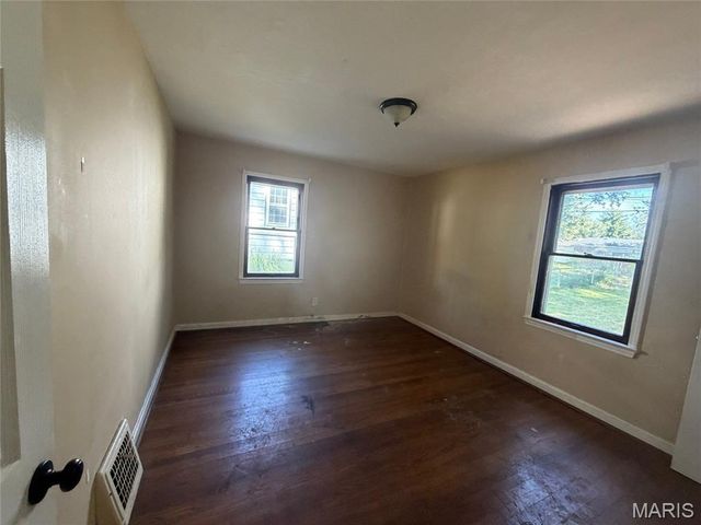 7625 Belwood Drive, St Louis, MO 63121